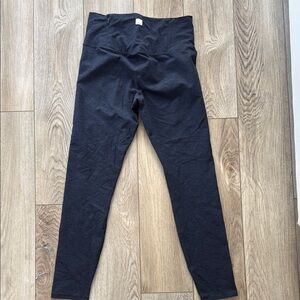 Vuori medium heather navy leggings